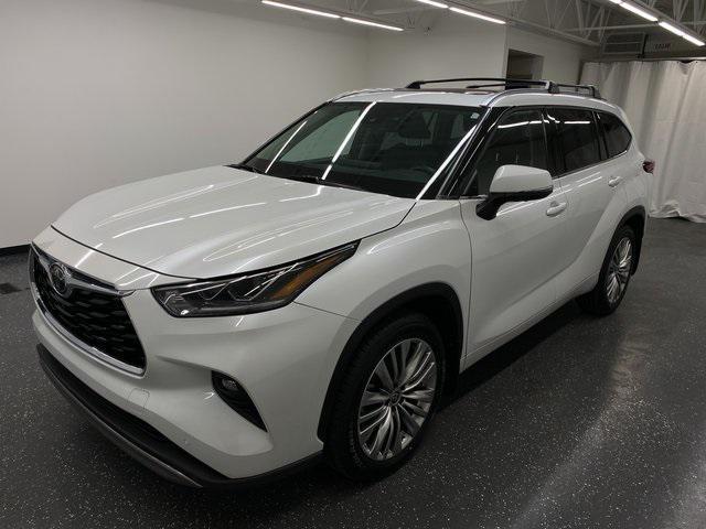 used 2022 Toyota Highlander car, priced at $41,499