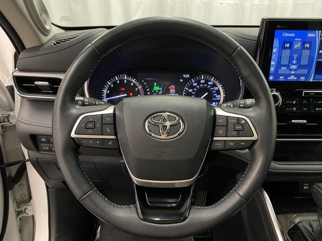 used 2022 Toyota Highlander car, priced at $41,499