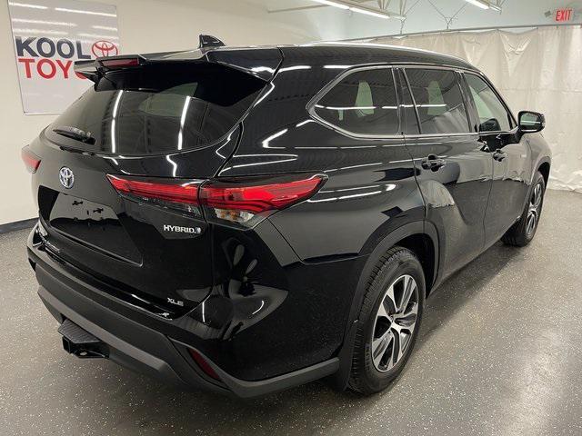 used 2020 Toyota Highlander Hybrid car, priced at $31,499