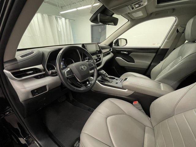 used 2020 Toyota Highlander Hybrid car, priced at $31,499
