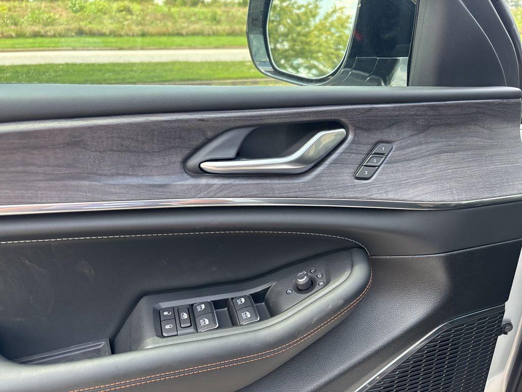 new 2025 Jeep Grand Cherokee L car, priced at $52,129