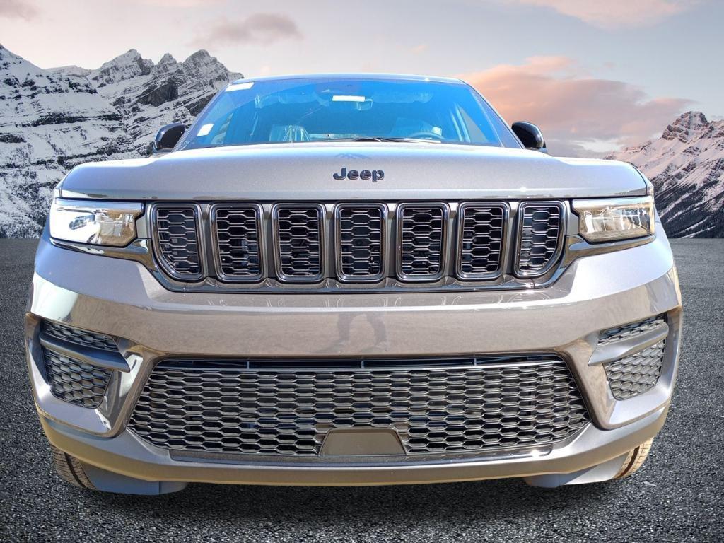 new 2025 Jeep Grand Cherokee car, priced at $48,800