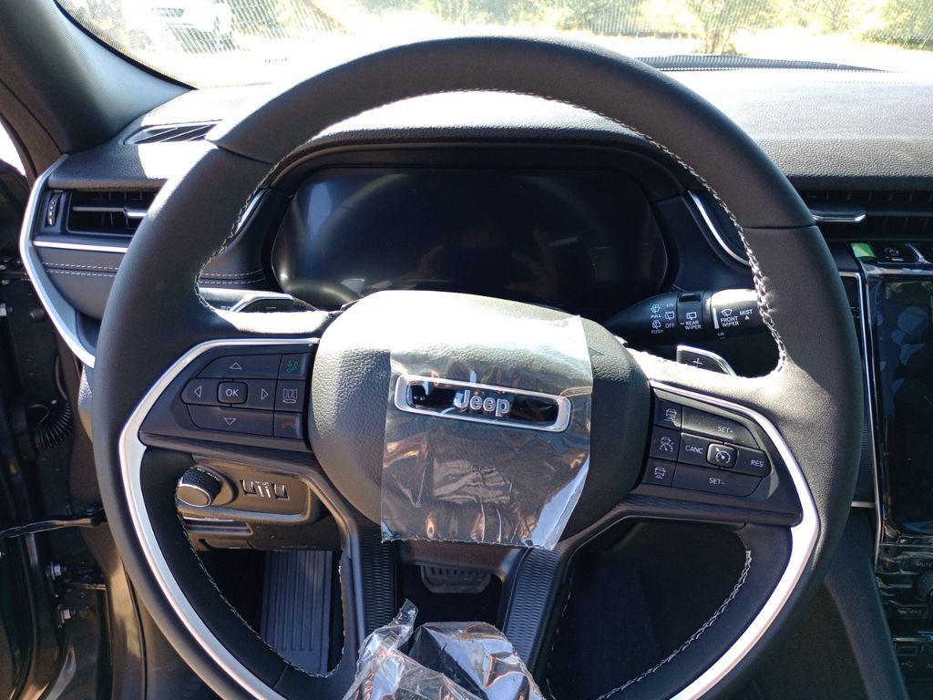 new 2025 Jeep Grand Cherokee car, priced at $48,800