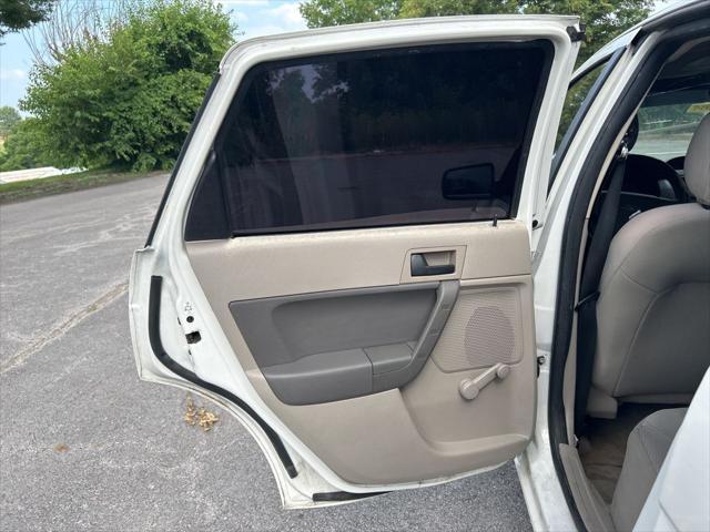 used 2009 Ford Focus car, priced at $1,500