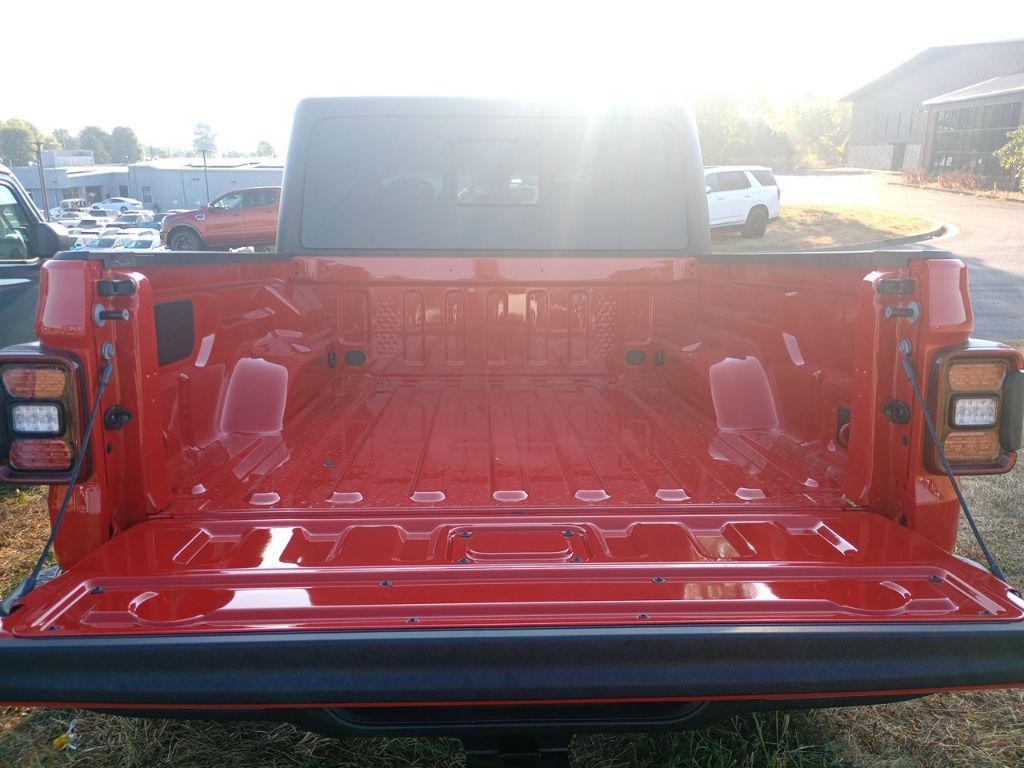 new 2025 Jeep Gladiator car, priced at $58,575