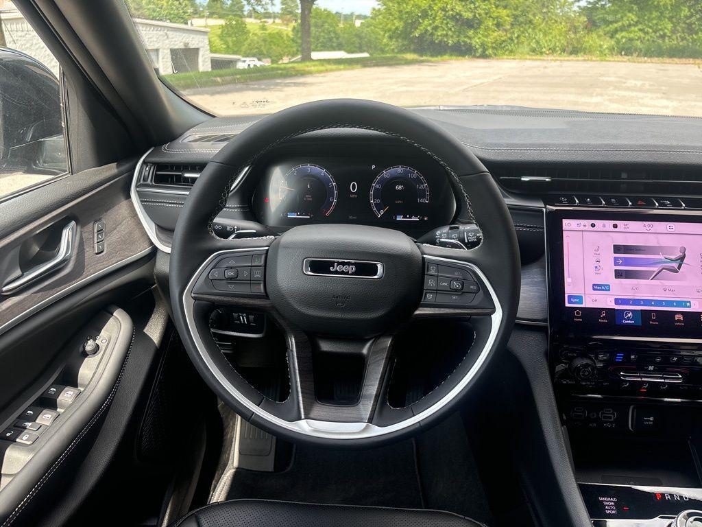 new 2025 Jeep Grand Cherokee car, priced at $41,858