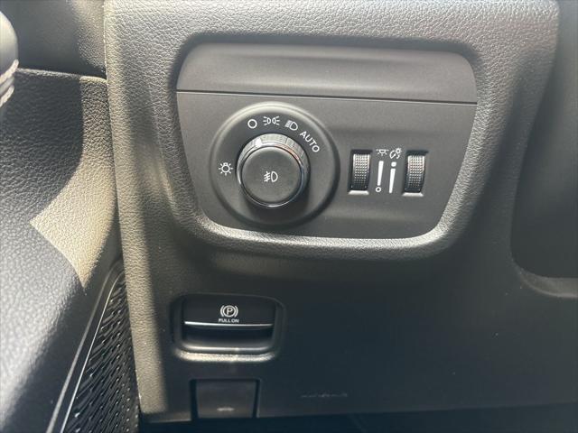 new 2025 Jeep Grand Cherokee car, priced at $43,734
