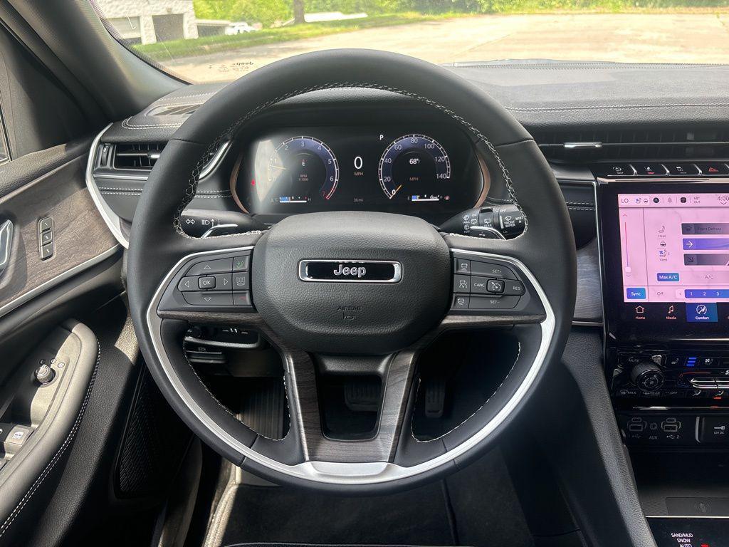 new 2025 Jeep Grand Cherokee car, priced at $41,858