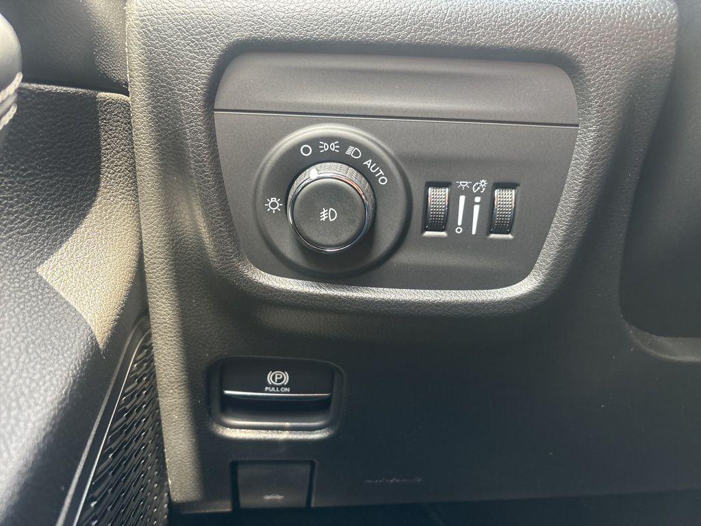 new 2025 Jeep Grand Cherokee car, priced at $41,858