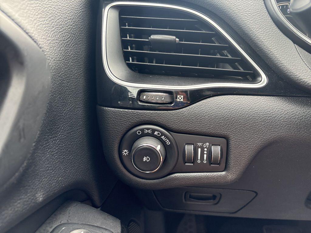 used 2020 Jeep Cherokee car, priced at $19,996