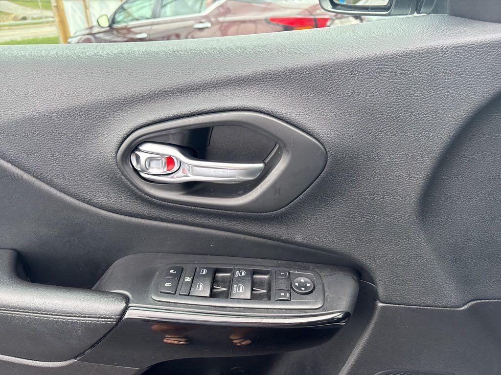 used 2020 Jeep Cherokee car, priced at $19,996