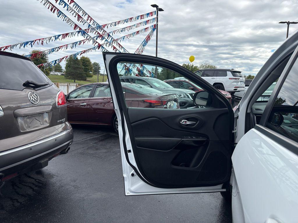 used 2020 Jeep Cherokee car, priced at $19,996