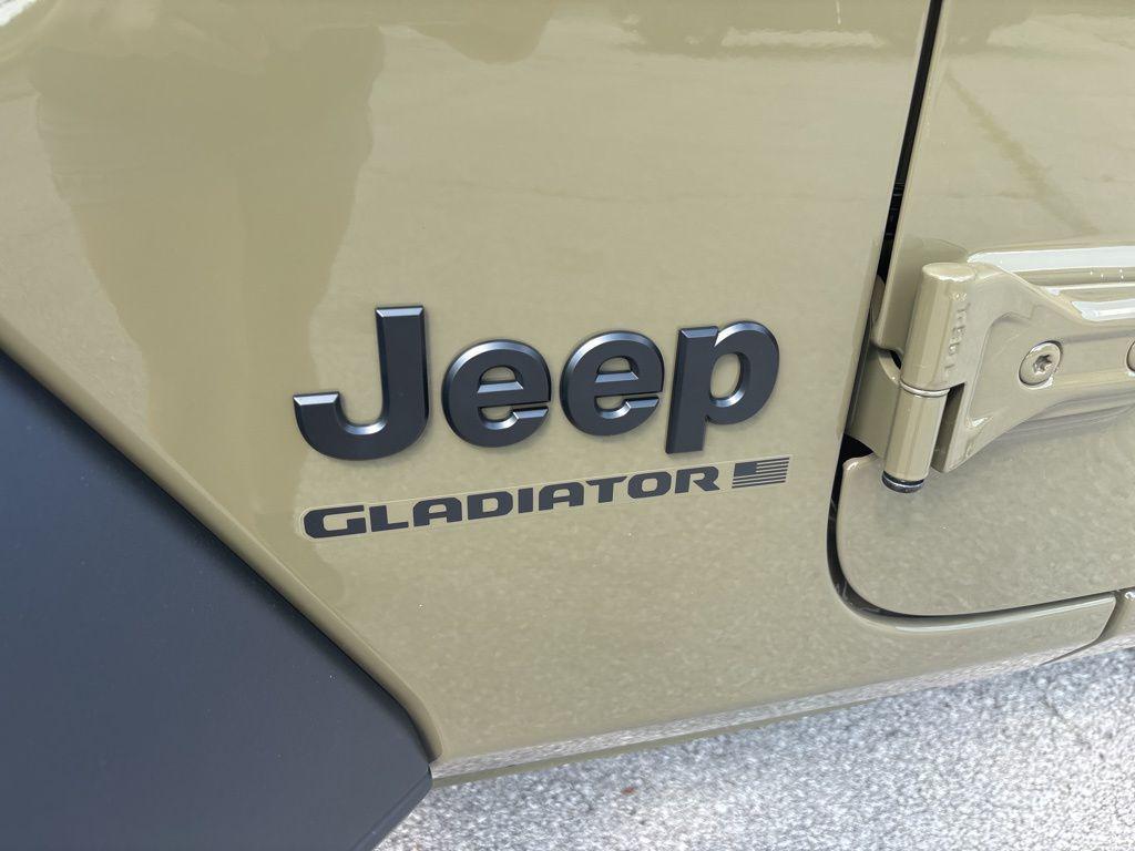 new 2025 Jeep Gladiator car, priced at $34,917