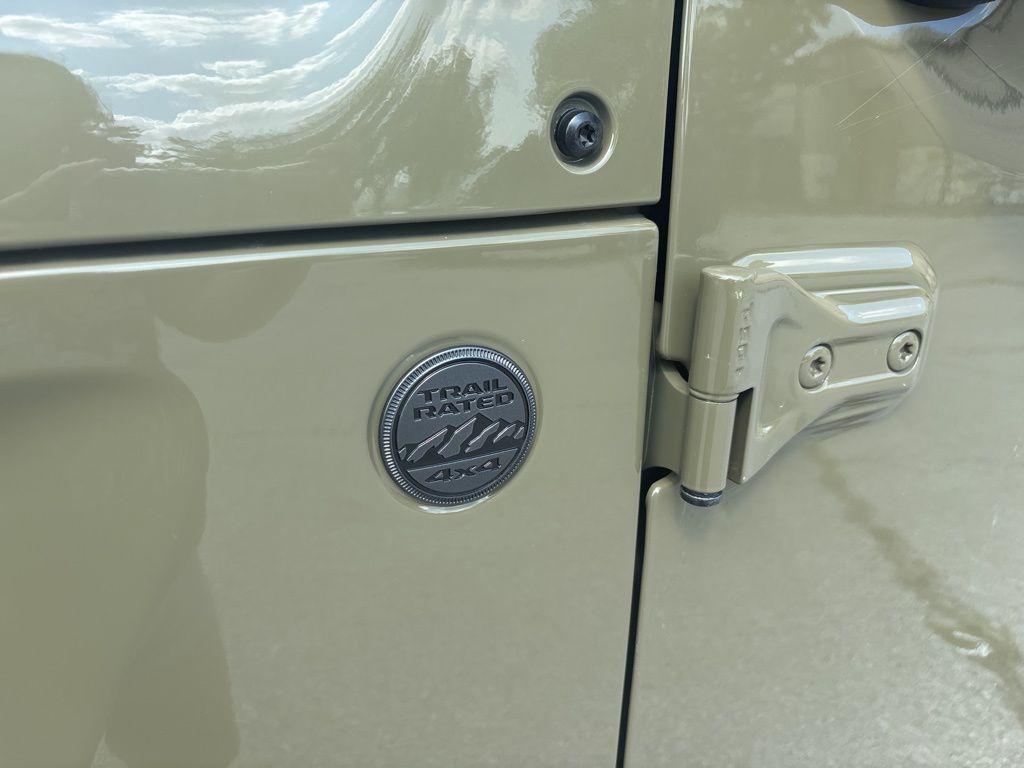new 2025 Jeep Gladiator car, priced at $34,917