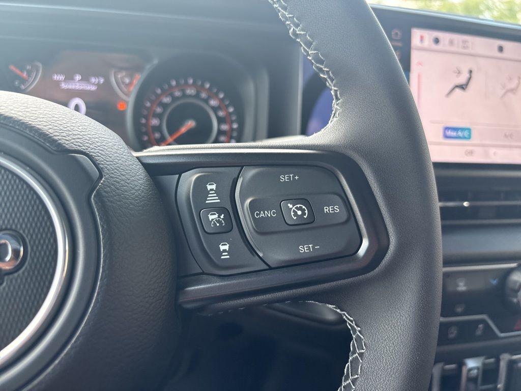 new 2025 Jeep Gladiator car, priced at $34,917