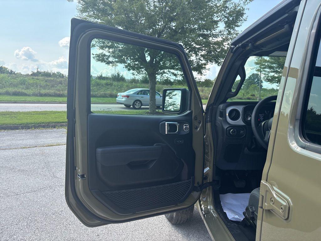 new 2025 Jeep Gladiator car, priced at $34,917