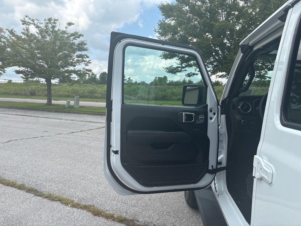 new 2025 Jeep Wrangler car, priced at $48,995