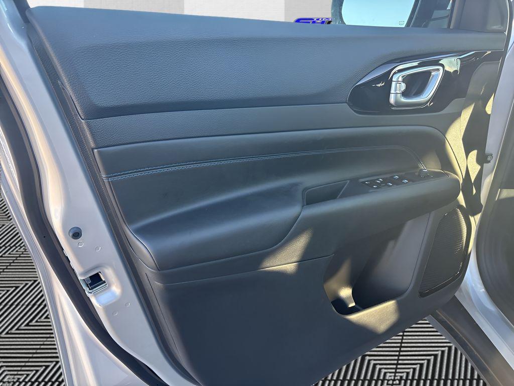 new 2025 Jeep Compass car, priced at $28,899
