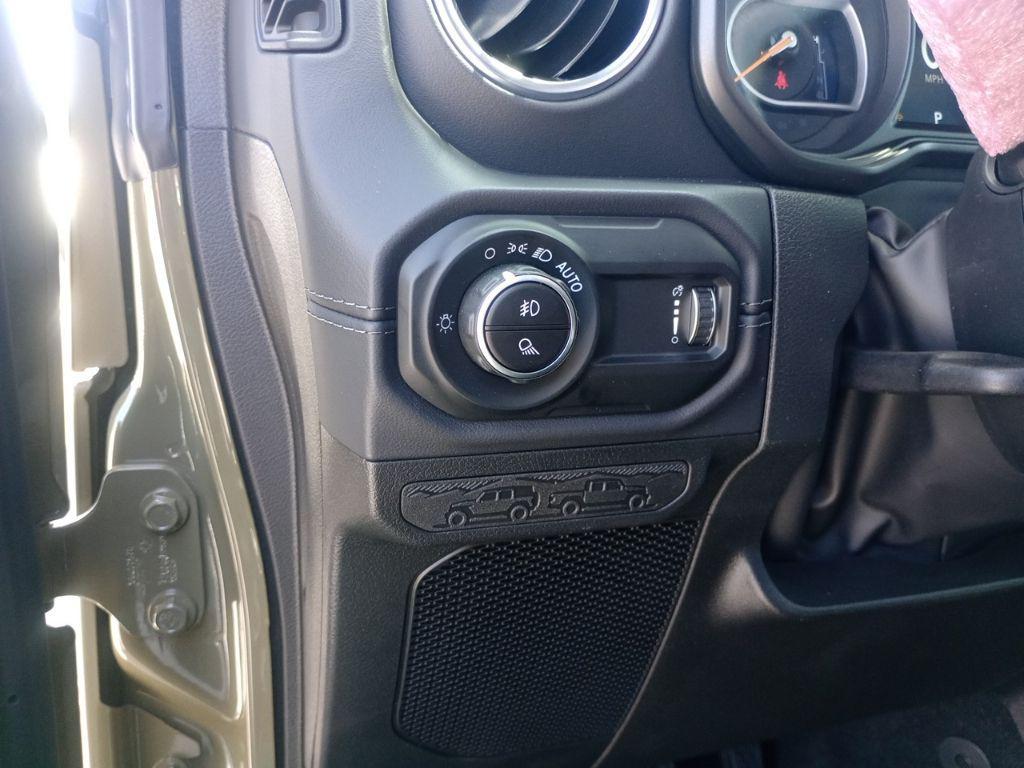 new 2025 Jeep Gladiator car, priced at $47,995
