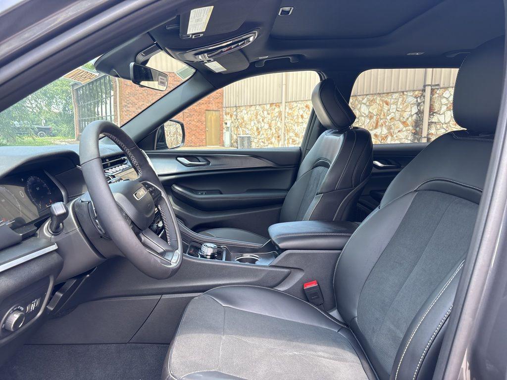 new 2025 Jeep Grand Cherokee L car, priced at $39,439