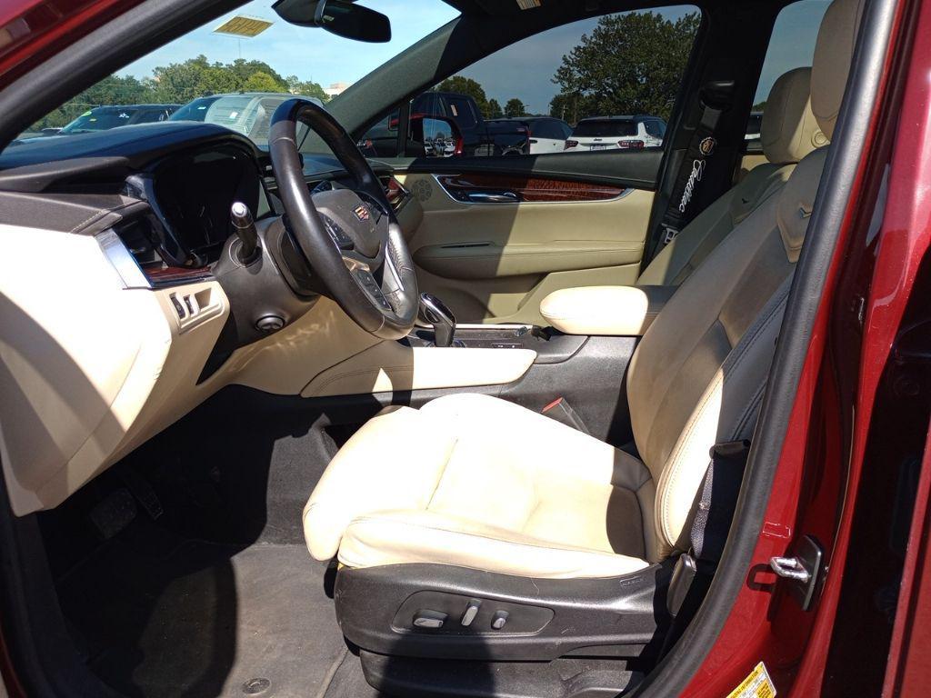 used 2017 Cadillac XT5 car, priced at $8,500