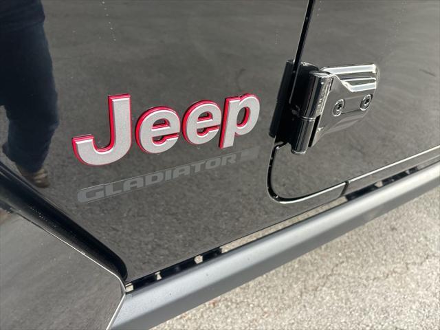 new 2025 Jeep Gladiator car, priced at $49,085