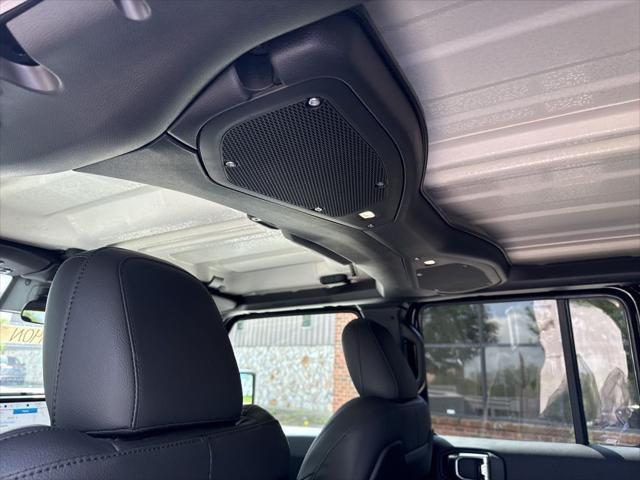 new 2025 Jeep Gladiator car, priced at $44,637