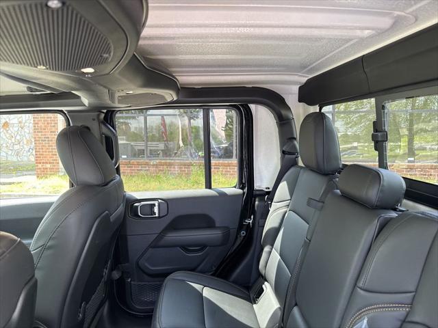 new 2025 Jeep Gladiator car, priced at $44,637