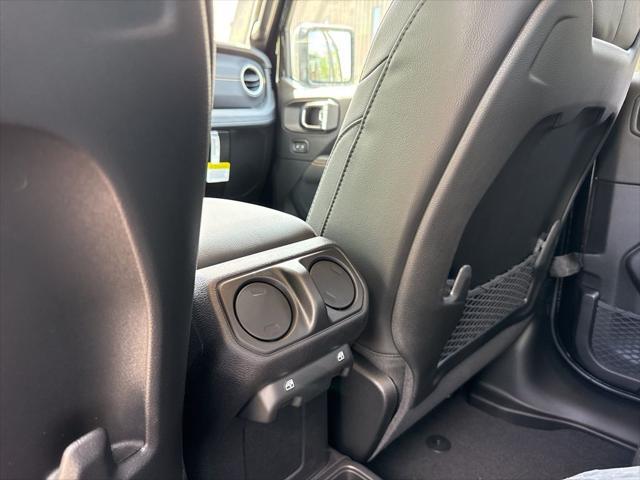 new 2025 Jeep Gladiator car, priced at $44,637