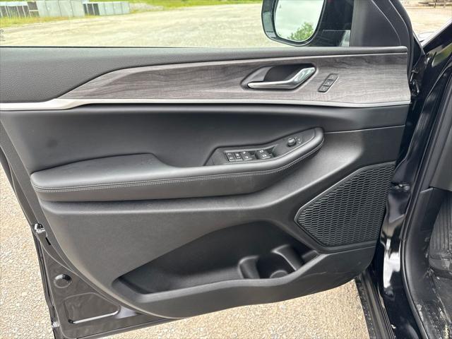 new 2025 Jeep Grand Cherokee car, priced at $46,234
