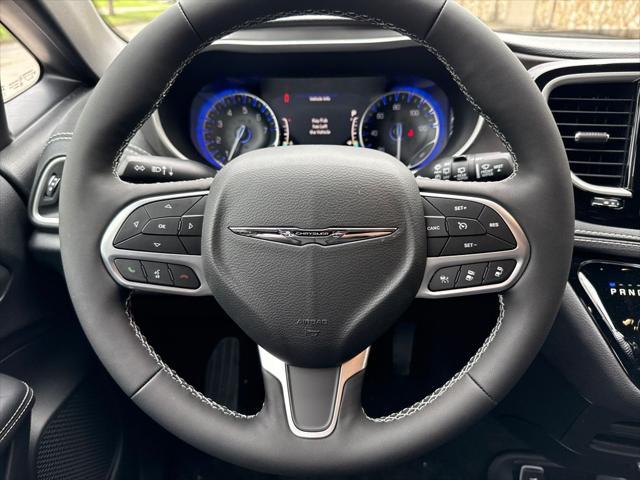 new 2025 Chrysler Pacifica car, priced at $39,661
