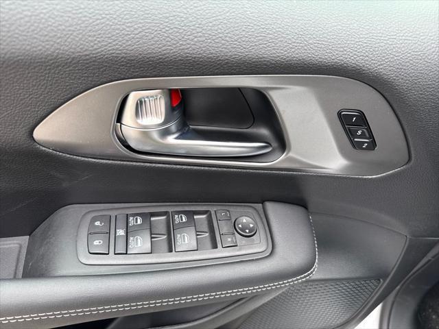 new 2025 Chrysler Pacifica car, priced at $39,661