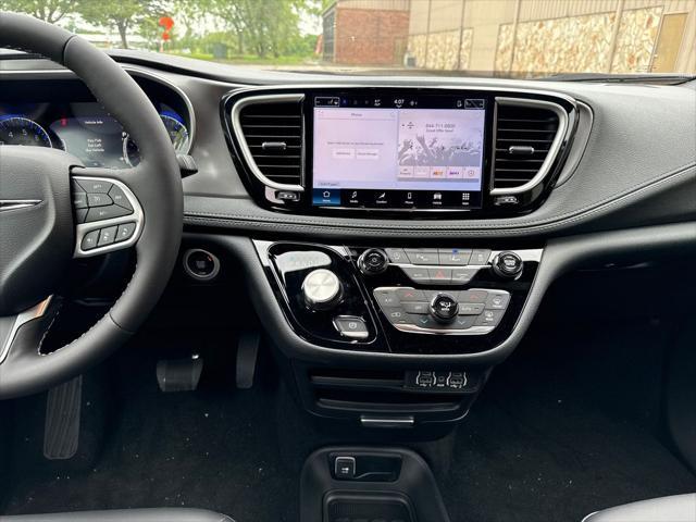 new 2025 Chrysler Pacifica car, priced at $39,661