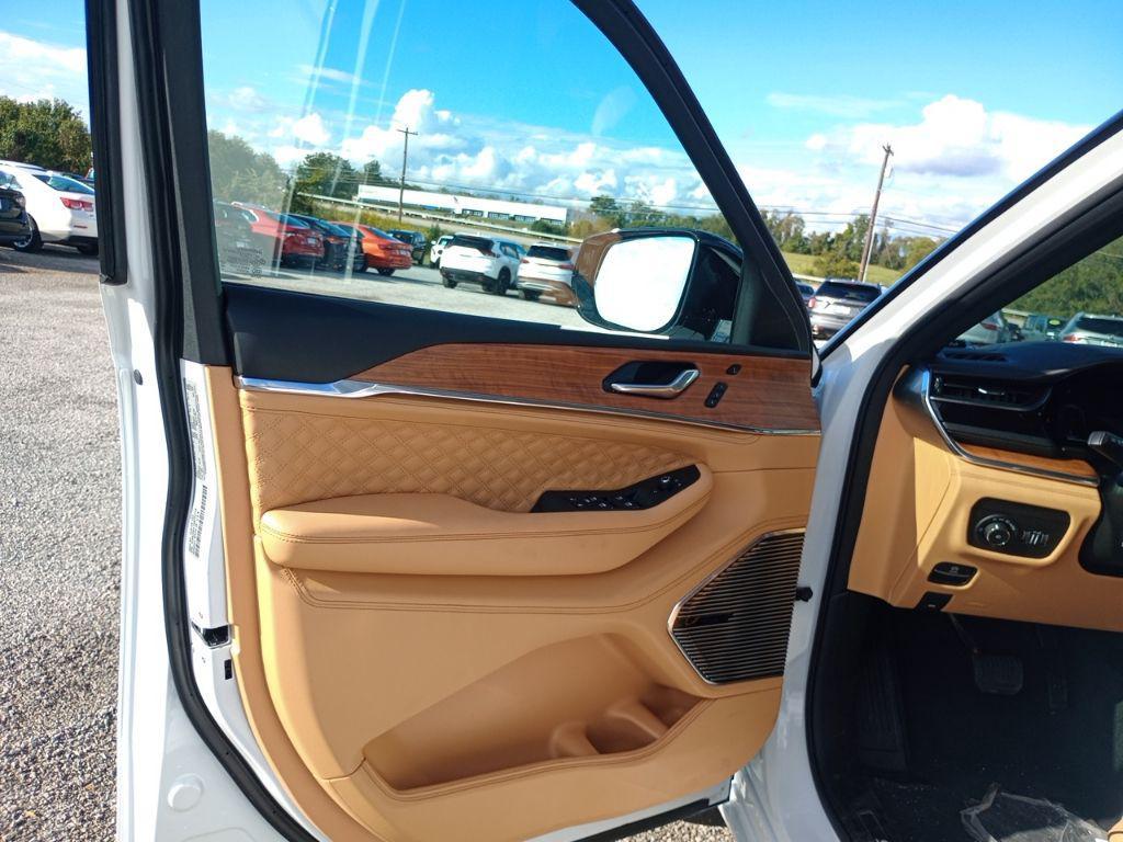 new 2025 Jeep Grand Cherokee car, priced at $58,835