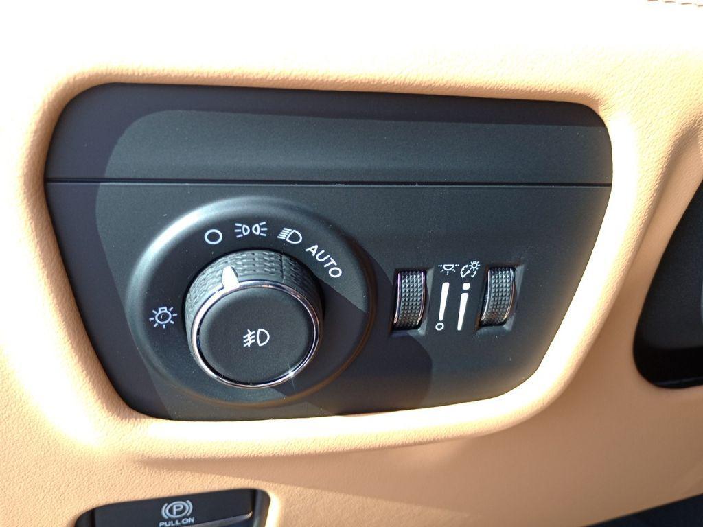 new 2025 Jeep Grand Cherokee car, priced at $58,835