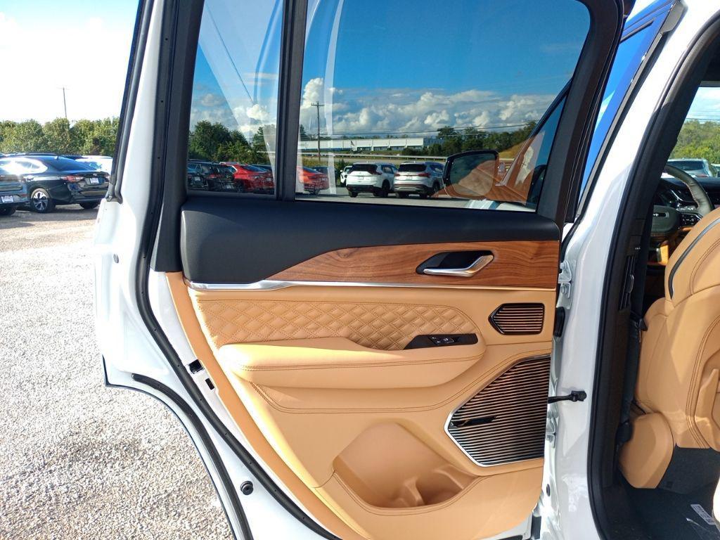 new 2025 Jeep Grand Cherokee car, priced at $58,835
