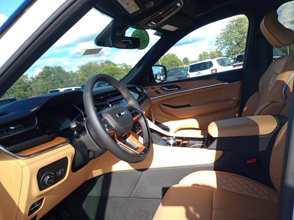new 2025 Jeep Grand Cherokee car, priced at $58,835