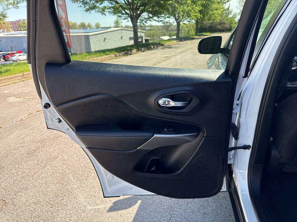 used 2021 Jeep Cherokee car, priced at $19,499