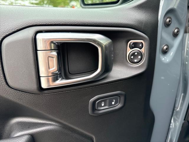 new 2025 Jeep Gladiator car, priced at $38,699