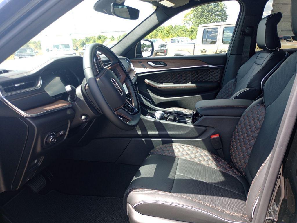 new 2025 Jeep Grand Cherokee car, priced at $52,825