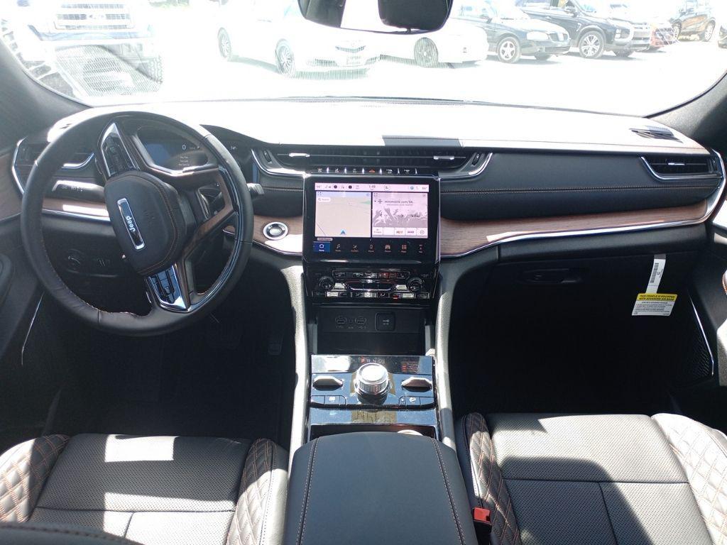 new 2025 Jeep Grand Cherokee car, priced at $52,825