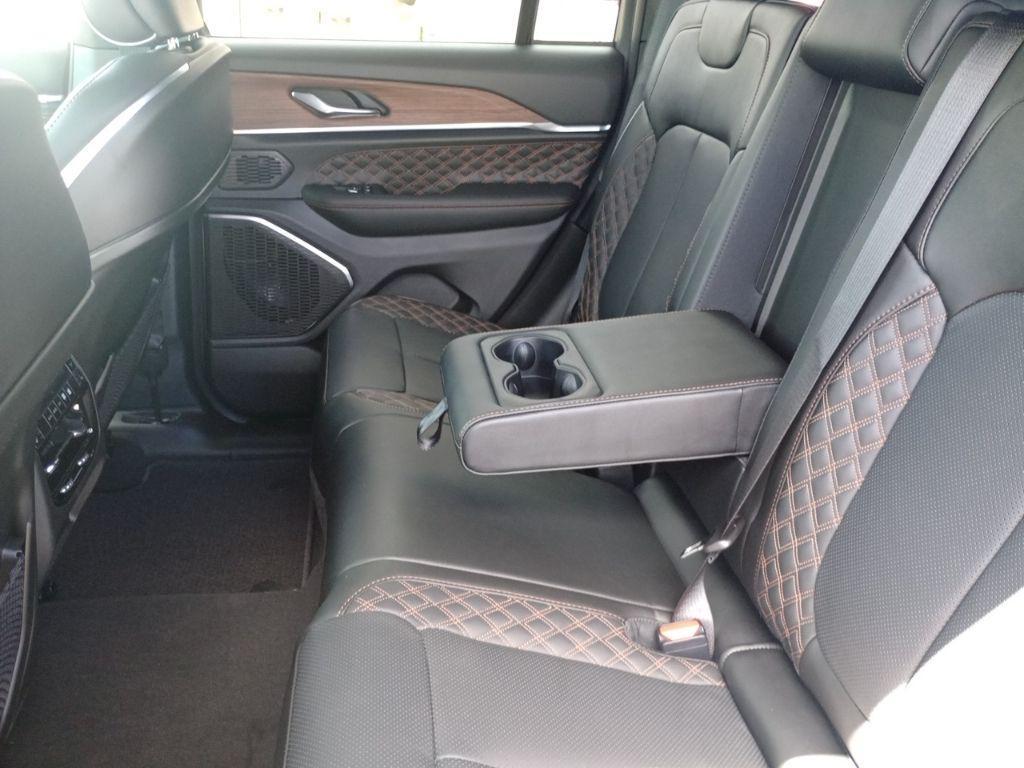 new 2025 Jeep Grand Cherokee car, priced at $52,825