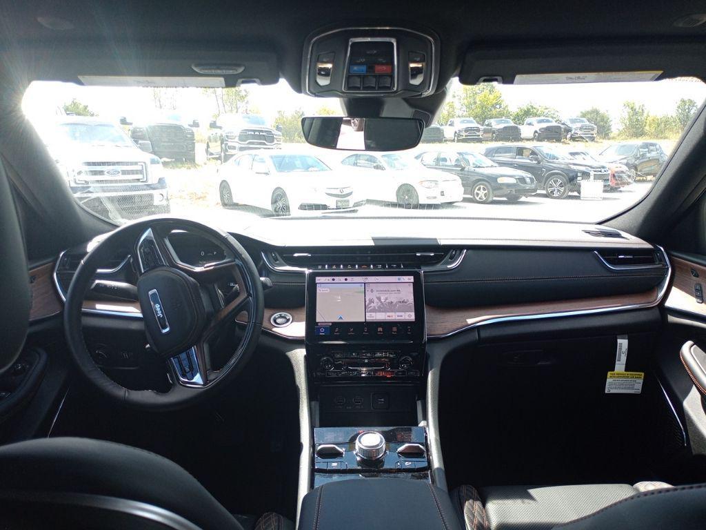 new 2025 Jeep Grand Cherokee car, priced at $52,825