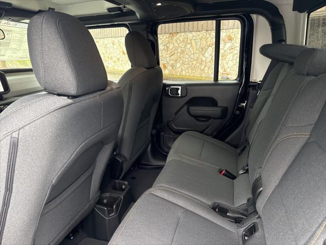 new 2025 Jeep Gladiator car, priced at $40,385