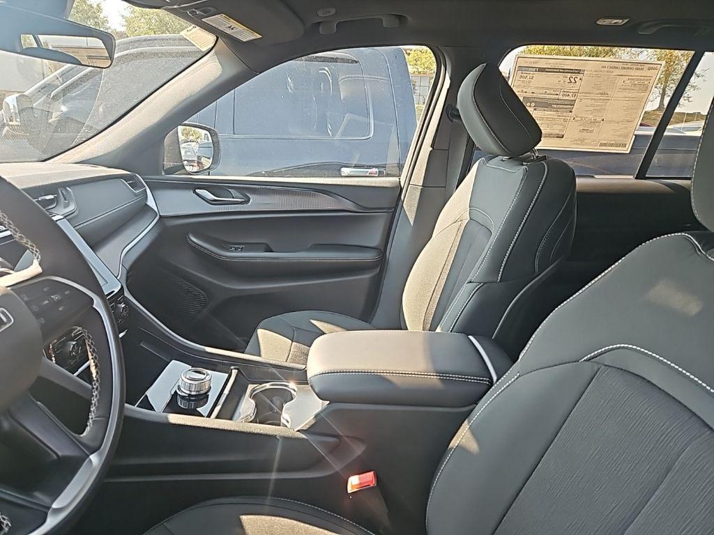 new 2025 Jeep Grand Cherokee car, priced at $34,550