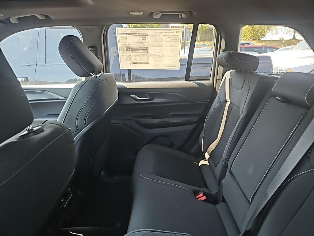 new 2025 Jeep Grand Cherokee car, priced at $34,550