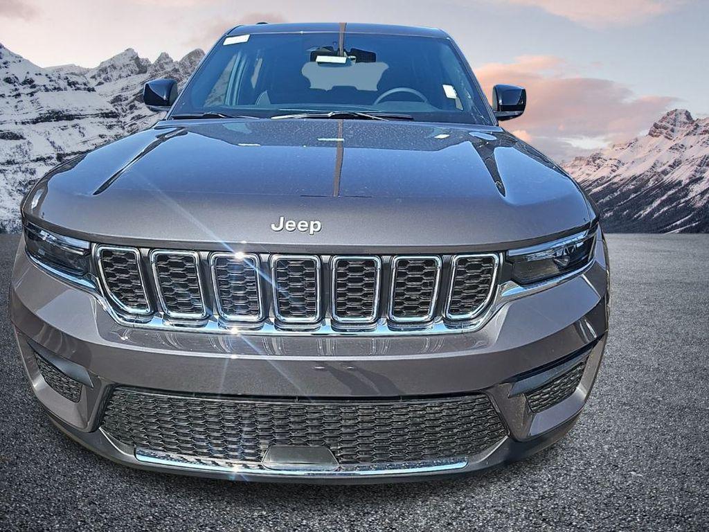 new 2025 Jeep Grand Cherokee car, priced at $34,550