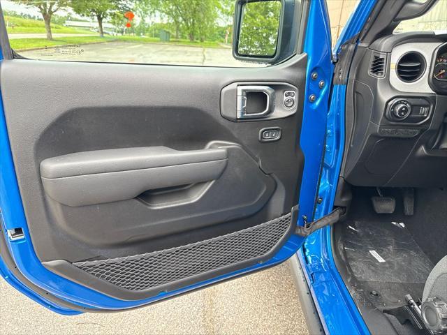 new 2025 Jeep Gladiator car, priced at $41,157
