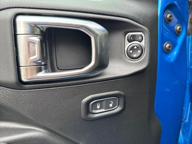 new 2025 Jeep Gladiator car, priced at $41,157
