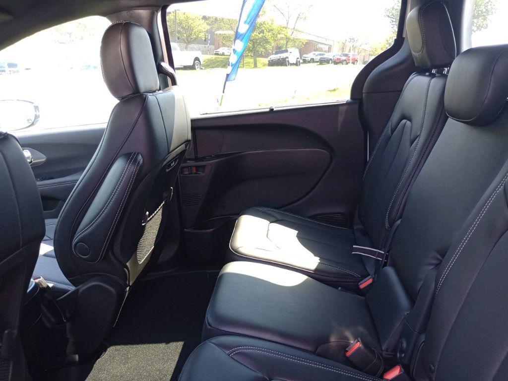 new 2026 Chrysler Pacifica car, priced at $37,283